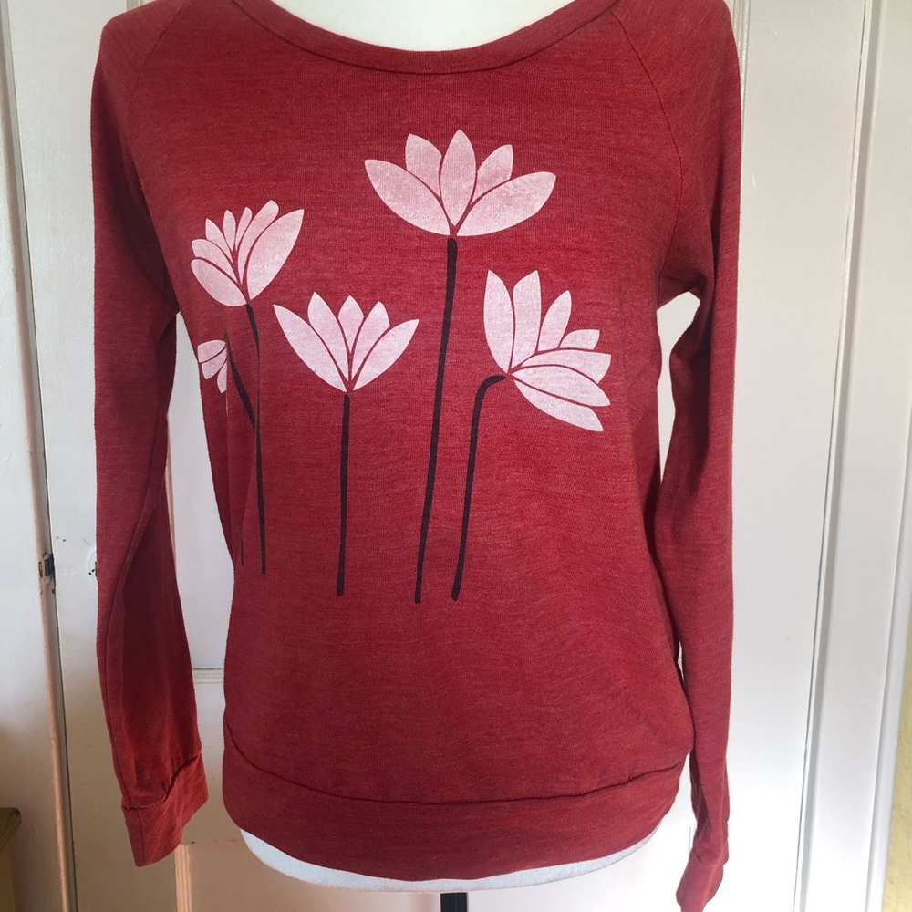 White Lotus Design Red Long Sleeve Top